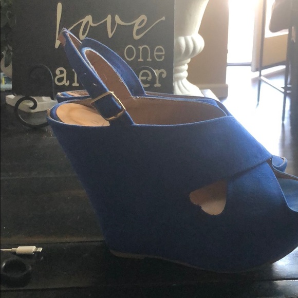 Shoes - Picture 4 of 4